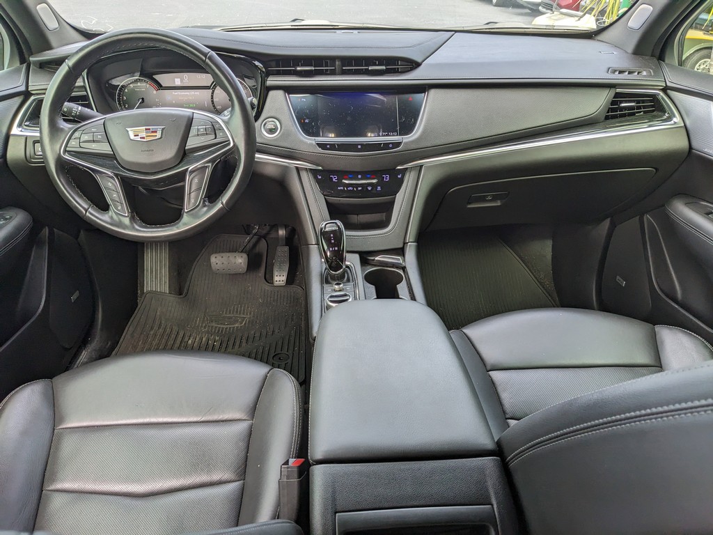 Cadillac XT5 Vehicle Full-screen Gallery Image 13