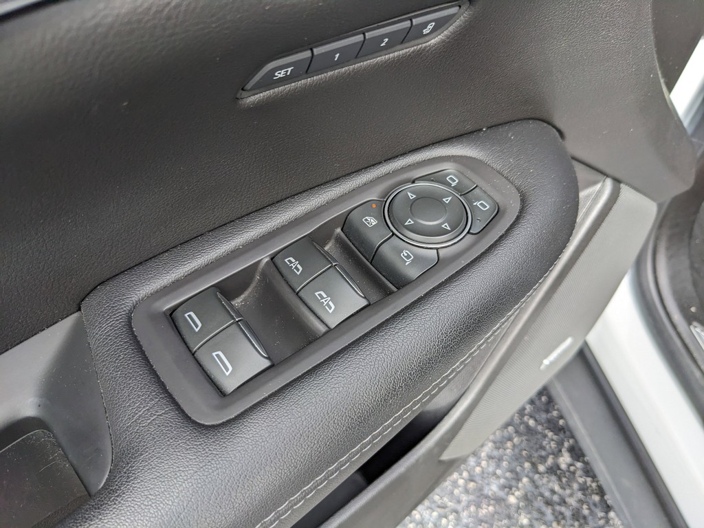 Cadillac XT5 Vehicle Full-screen Gallery Image 18