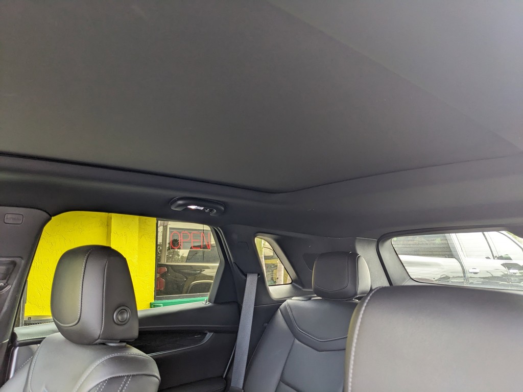 Cadillac XT5 Vehicle Full-screen Gallery Image 20