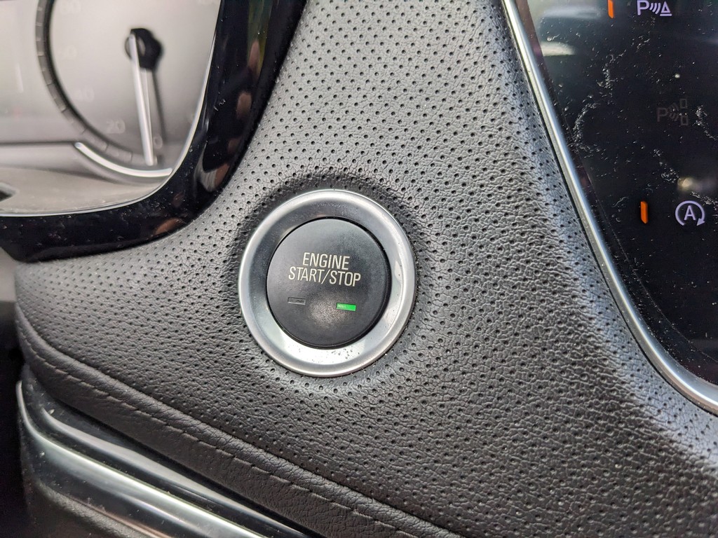 Cadillac XT5 Vehicle Full-screen Gallery Image 24