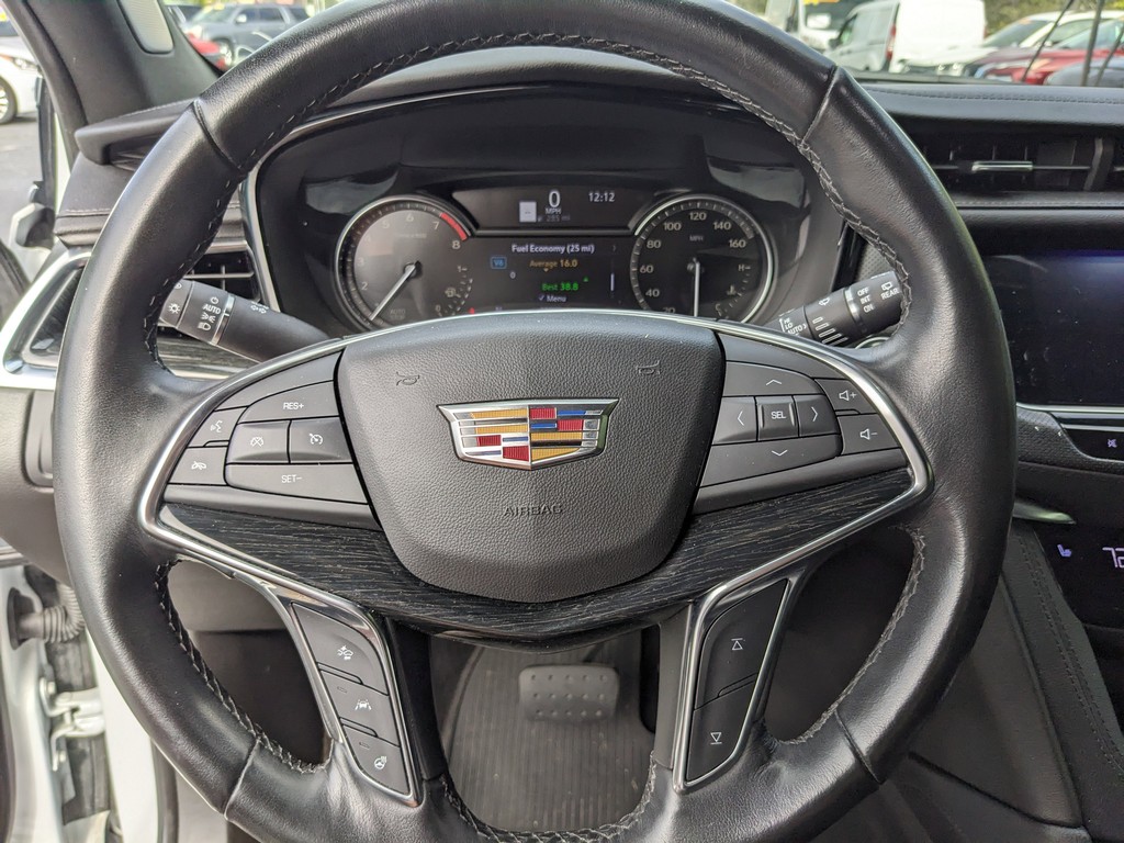 Cadillac XT5 Vehicle Full-screen Gallery Image 26