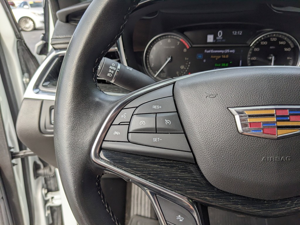 Cadillac XT5 Vehicle Full-screen Gallery Image 27