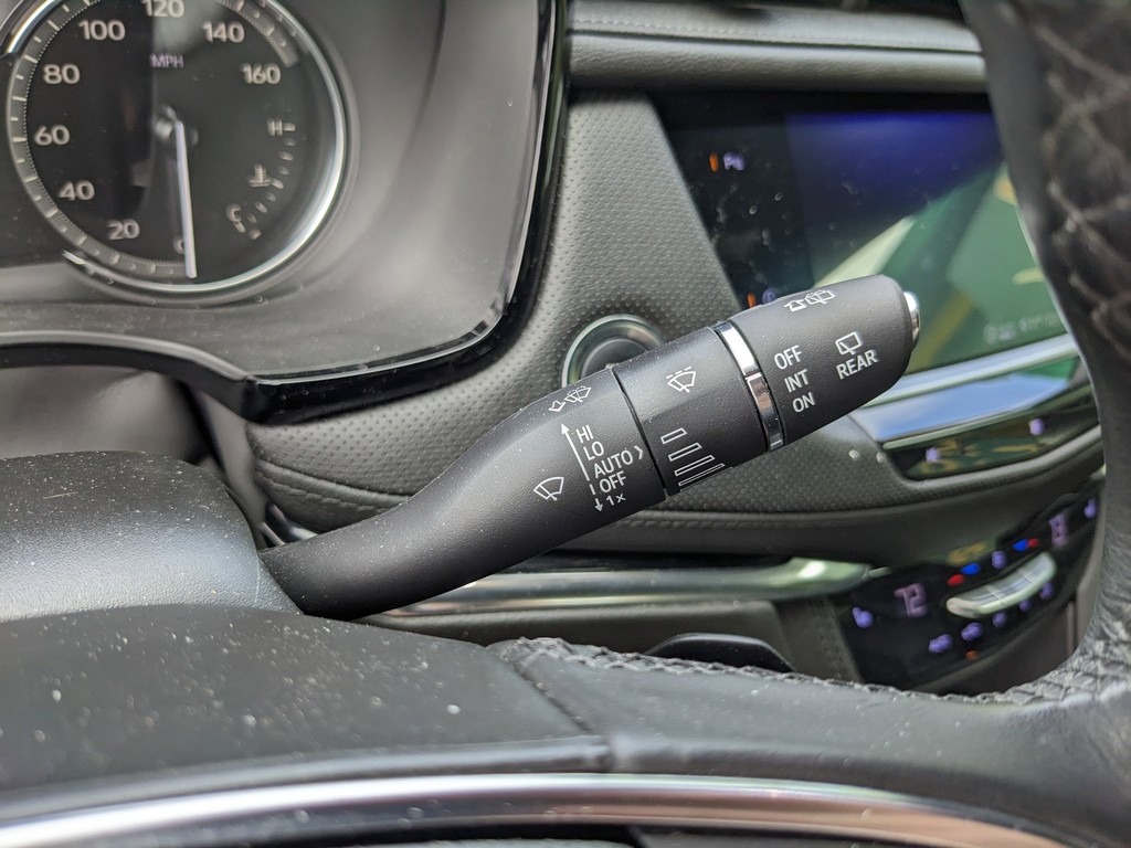 Cadillac XT5 Vehicle Full-screen Gallery Image 29