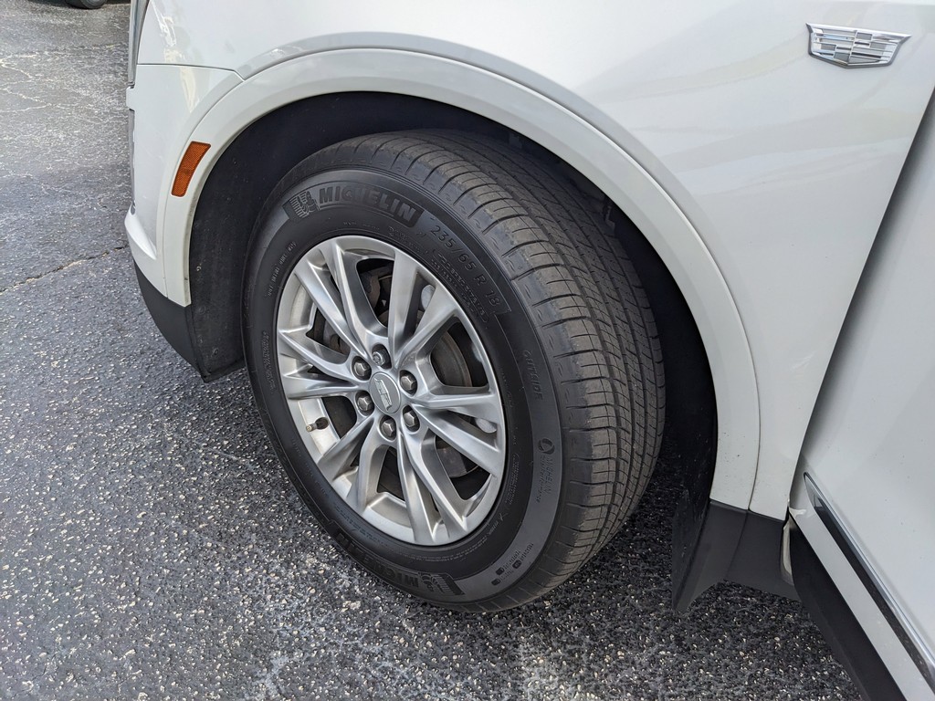 Cadillac XT5 Vehicle Full-screen Gallery Image 32