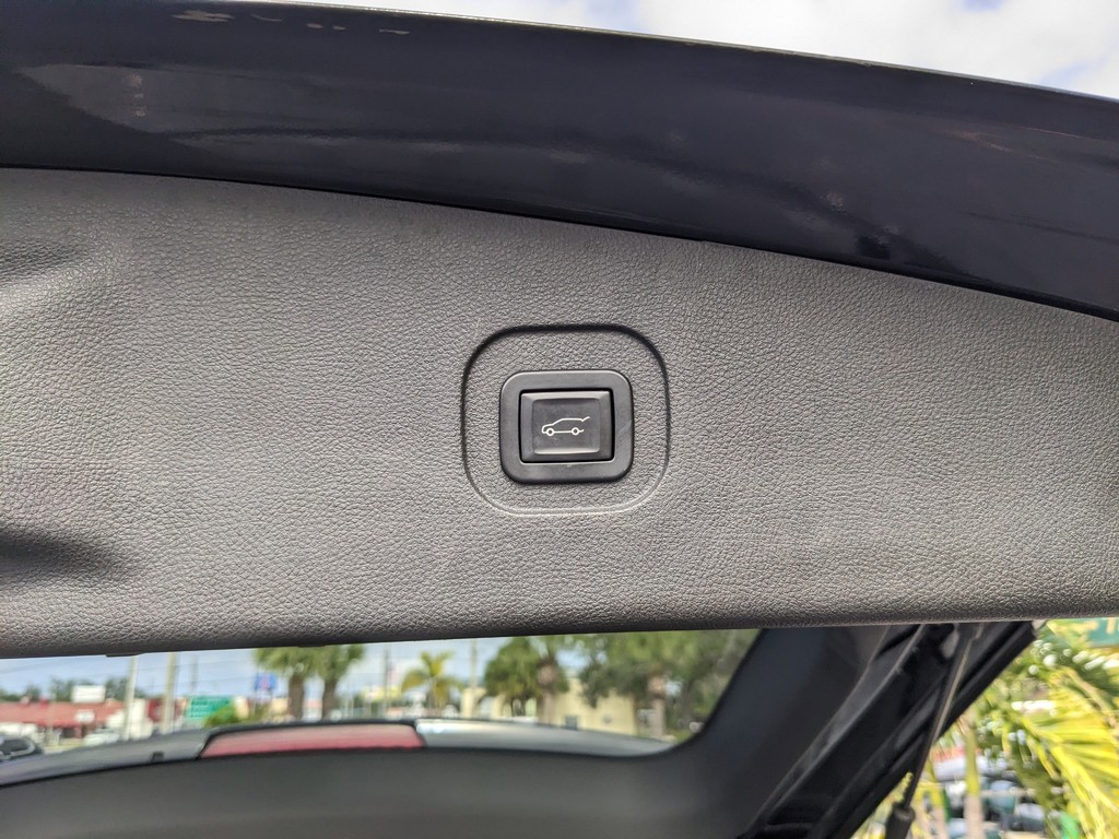 Chevrolet Equinox Vehicle Full-screen Gallery Image 10