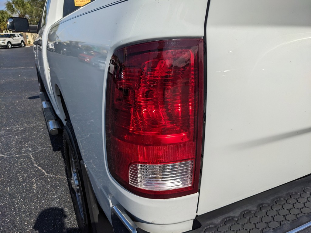 Ram 2500 Vehicle Full-screen Gallery Image 09