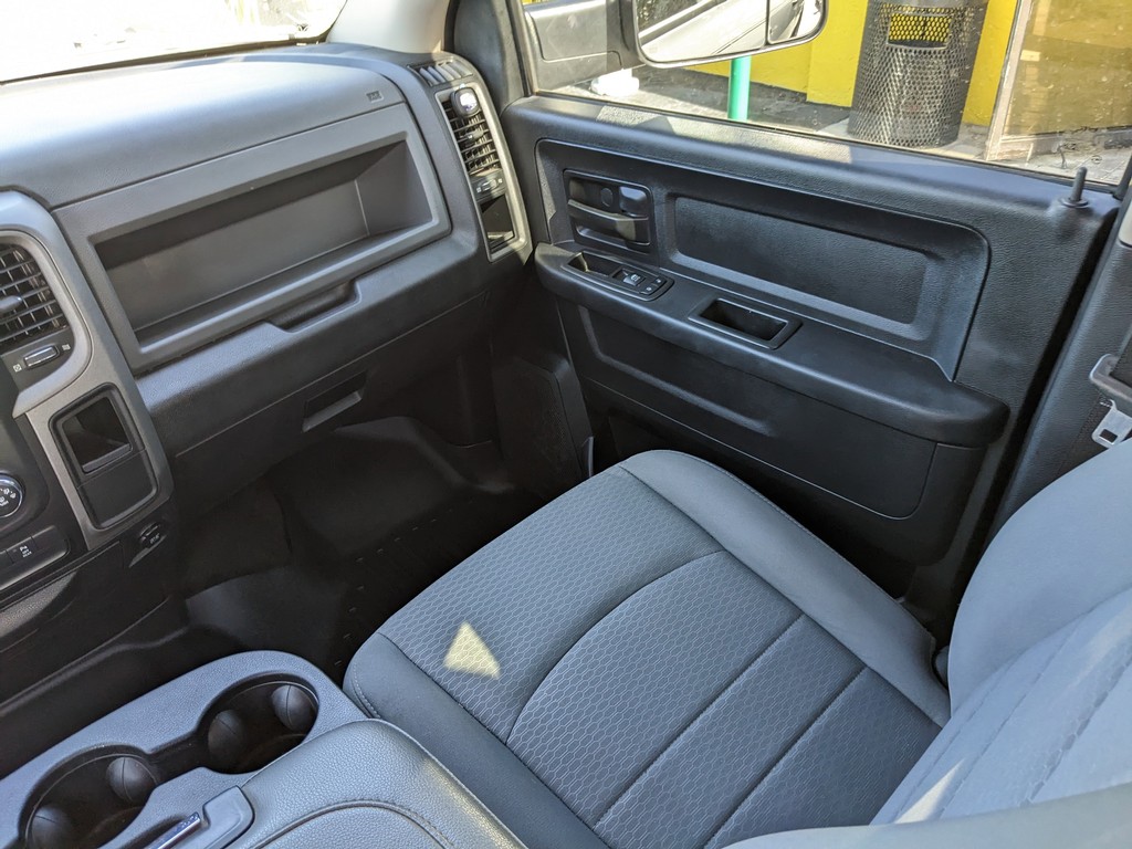 Ram 2500 Vehicle Full-screen Gallery Image 14