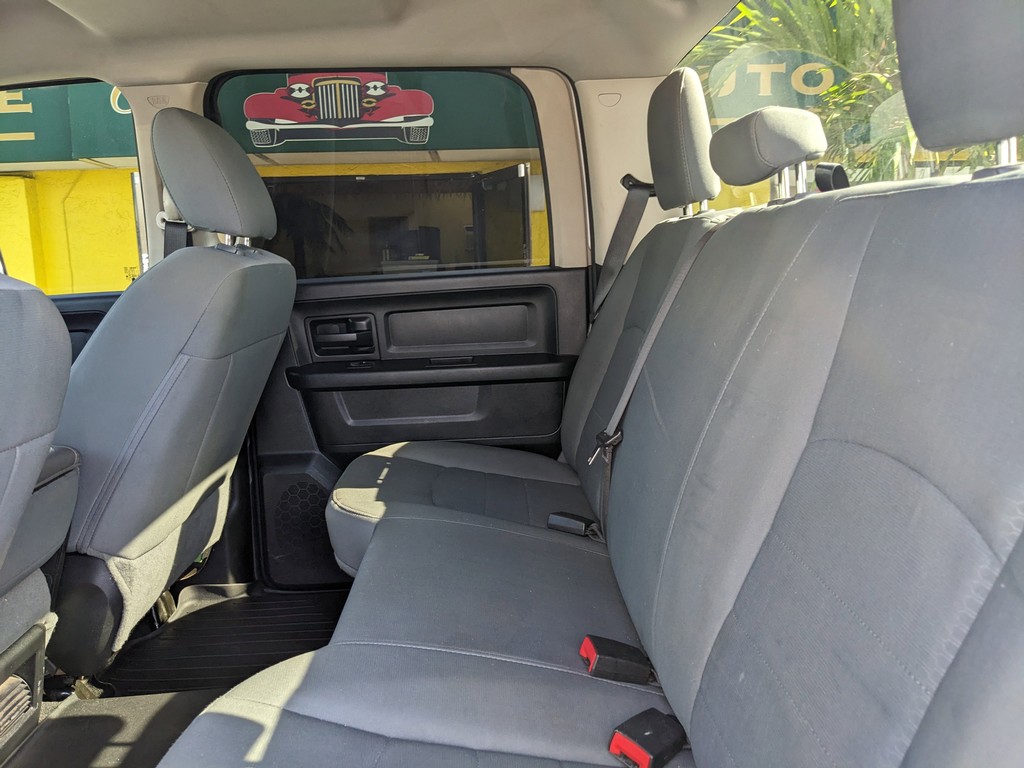 Ram 2500 Vehicle Full-screen Gallery Image 15