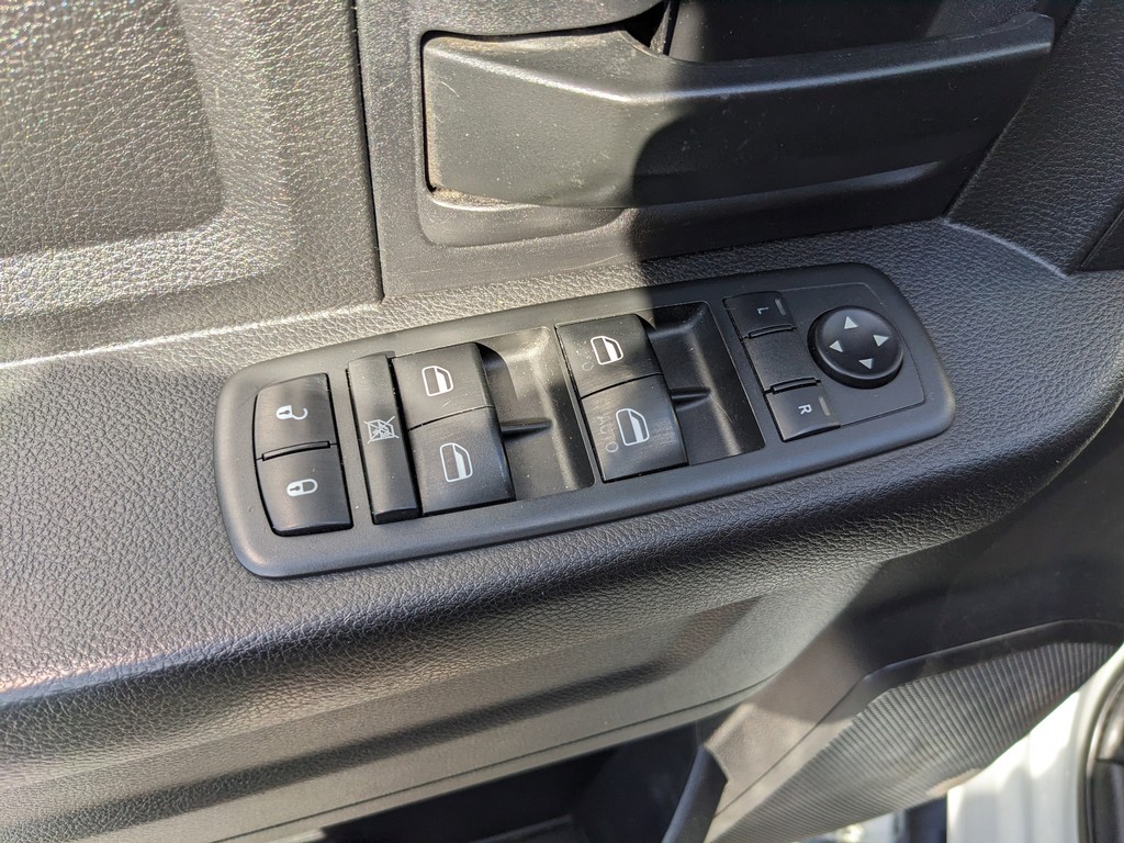 Ram 2500 Vehicle Full-screen Gallery Image 16