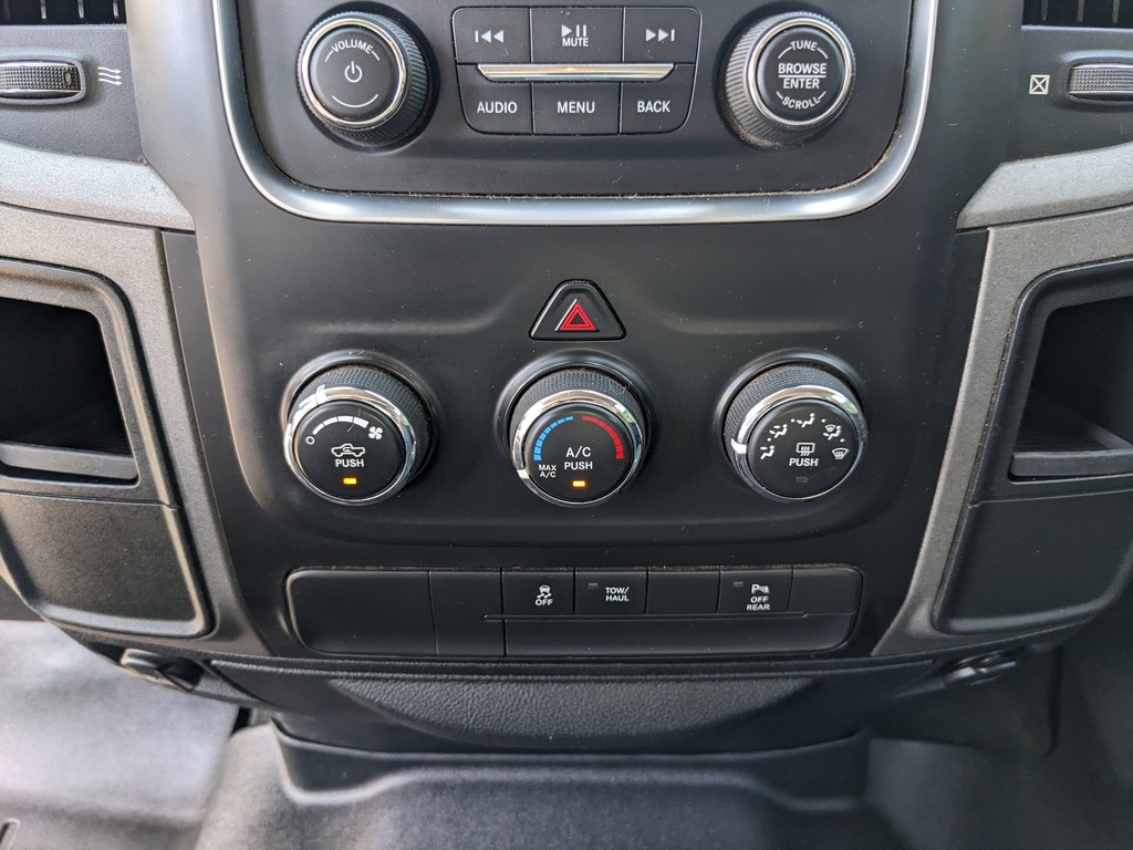 Ram 2500 Vehicle Full-screen Gallery Image 21