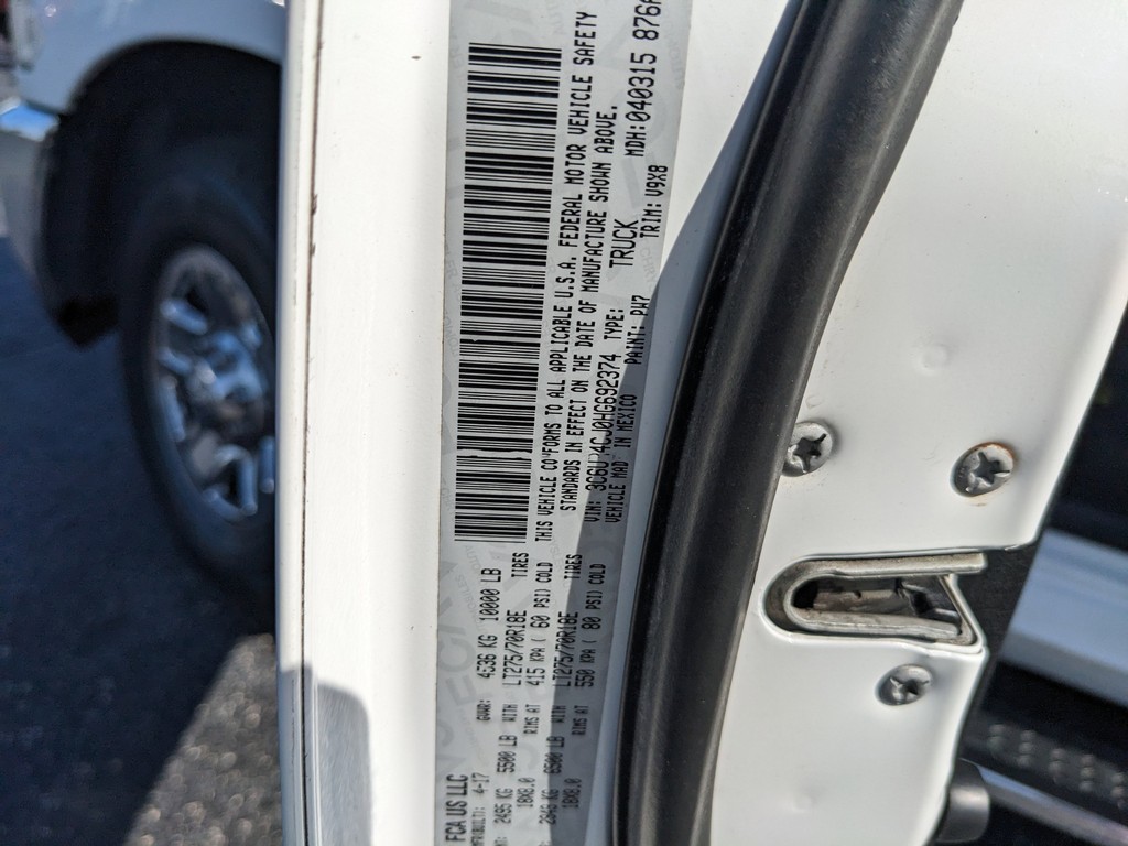 Ram 2500 Vehicle Full-screen Gallery Image 30