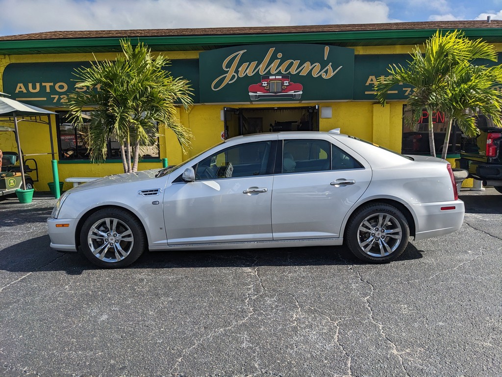 Cadillac STS Vehicle Full-screen Gallery Image 03