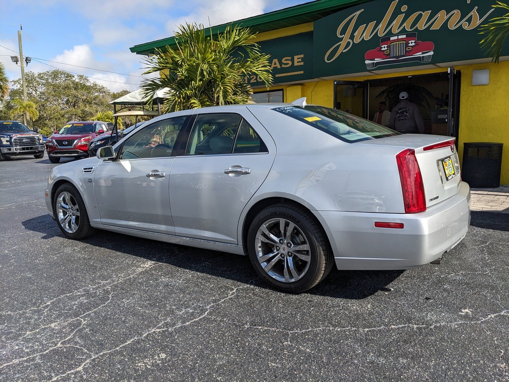 Cadillac STS Vehicle Full-screen Gallery Image 04