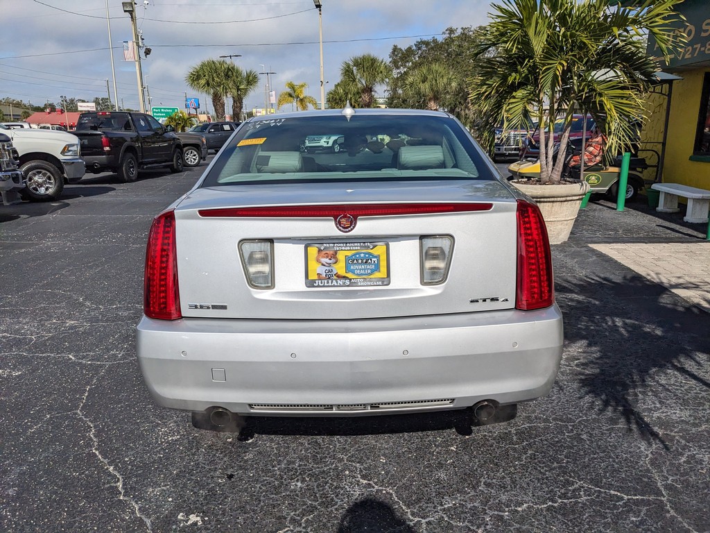 Cadillac STS Vehicle Full-screen Gallery Image 05