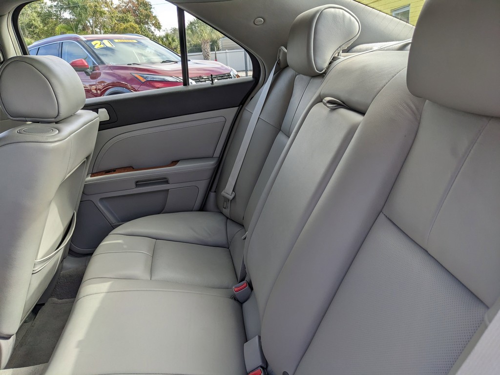 Cadillac STS Vehicle Full-screen Gallery Image 14