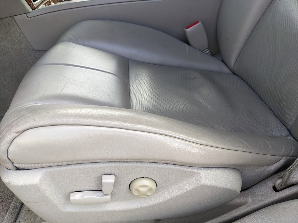 Cadillac STS Vehicle Full-screen Gallery Image 17