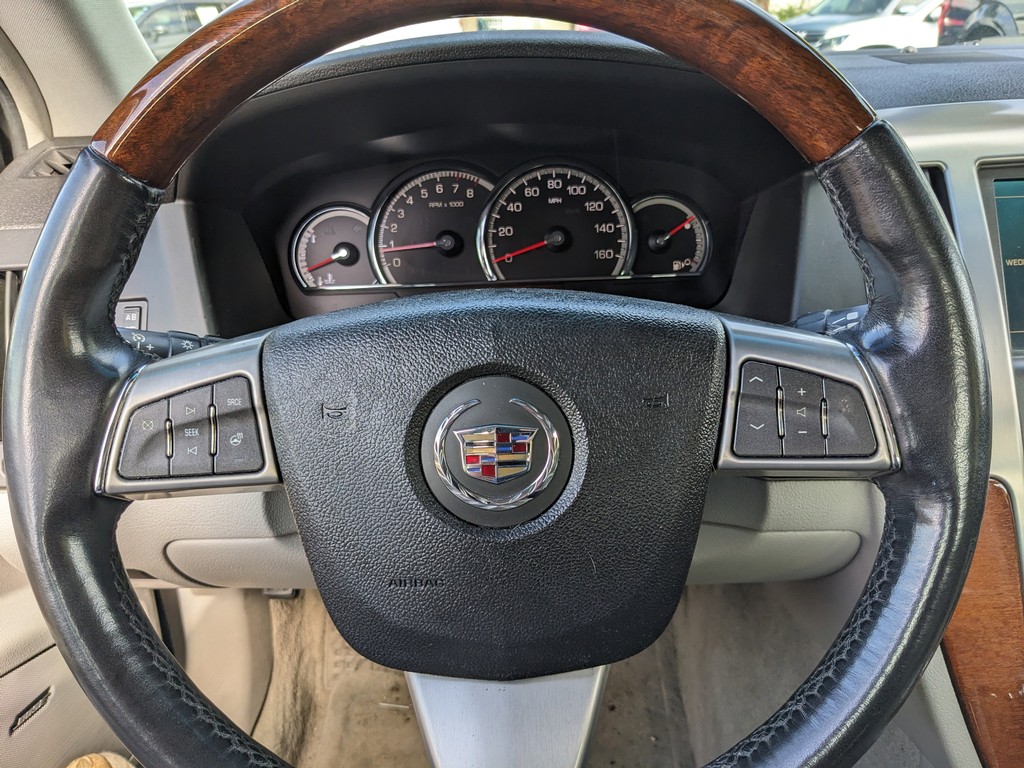 Cadillac STS Vehicle Full-screen Gallery Image 25