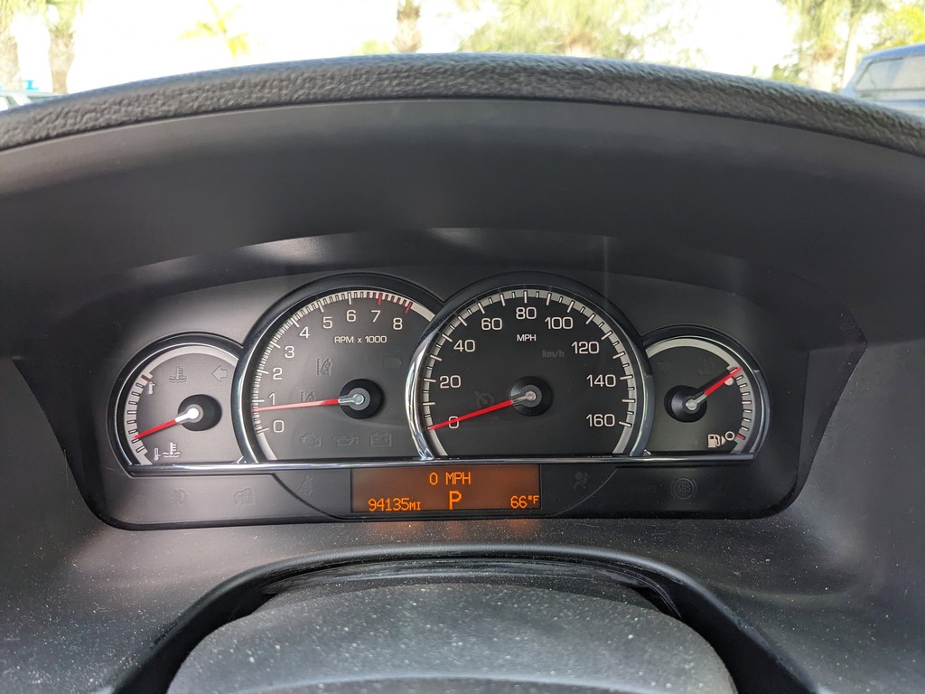 Cadillac STS Vehicle Full-screen Gallery Image 30