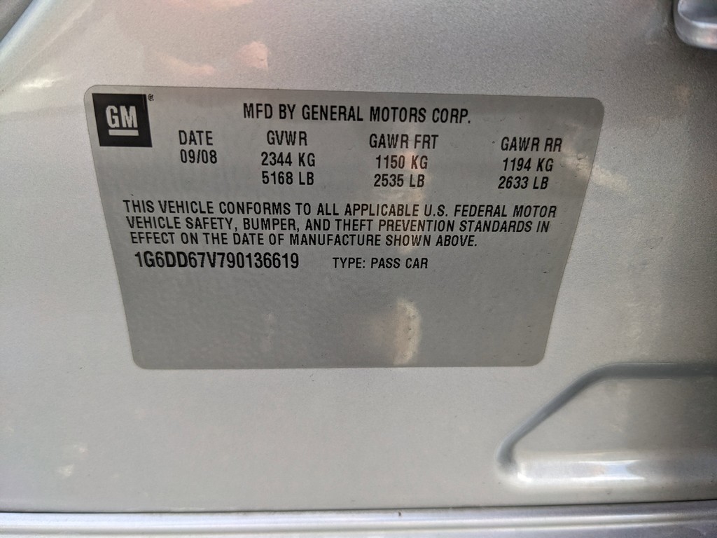 Cadillac STS Vehicle Full-screen Gallery Image 32