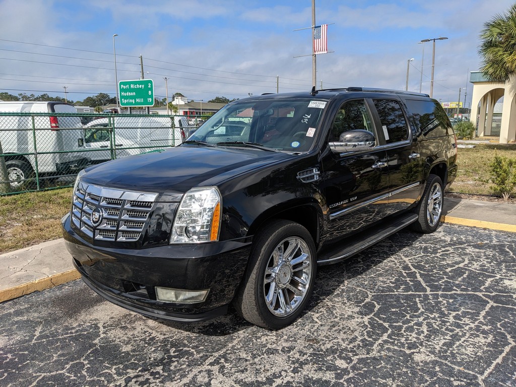 Cadillac Escalade ESV Vehicle Full-screen Gallery Image 02