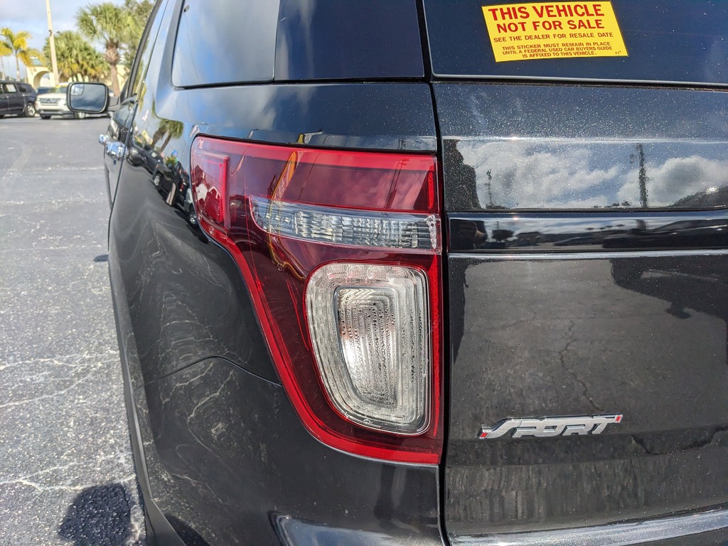 Ford Explorer Vehicle Full-screen Gallery Image 07