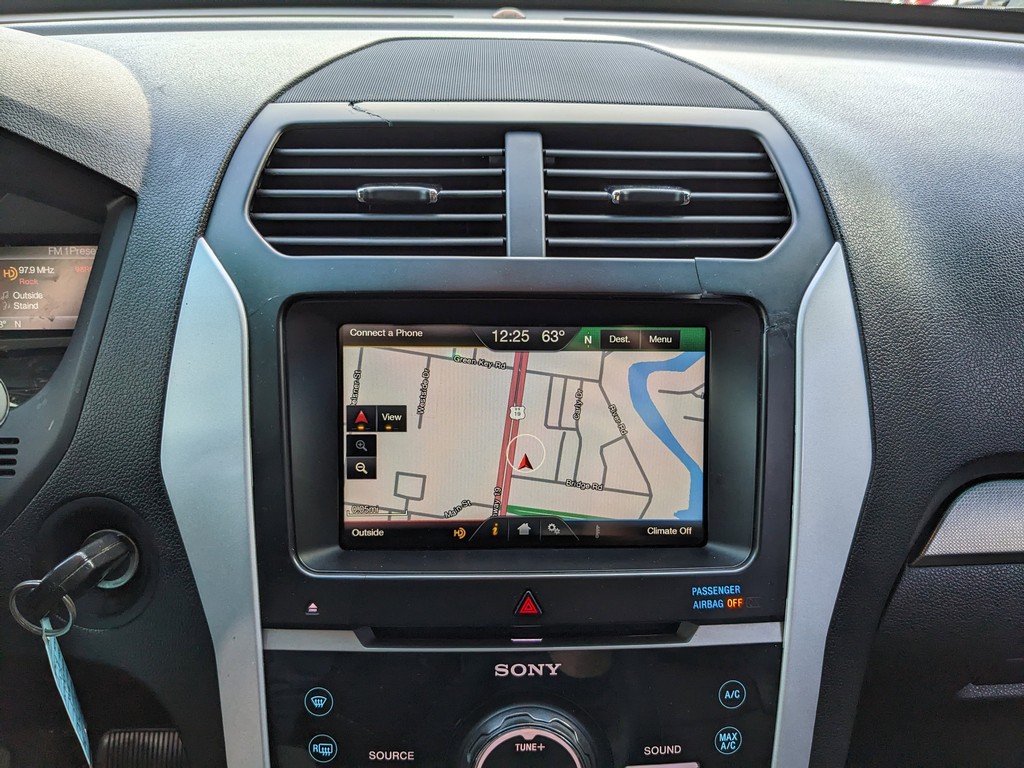 Ford Explorer Vehicle Full-screen Gallery Image 21