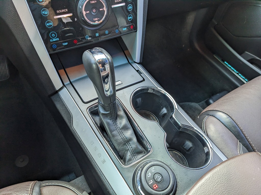 Ford Explorer Vehicle Full-screen Gallery Image 24