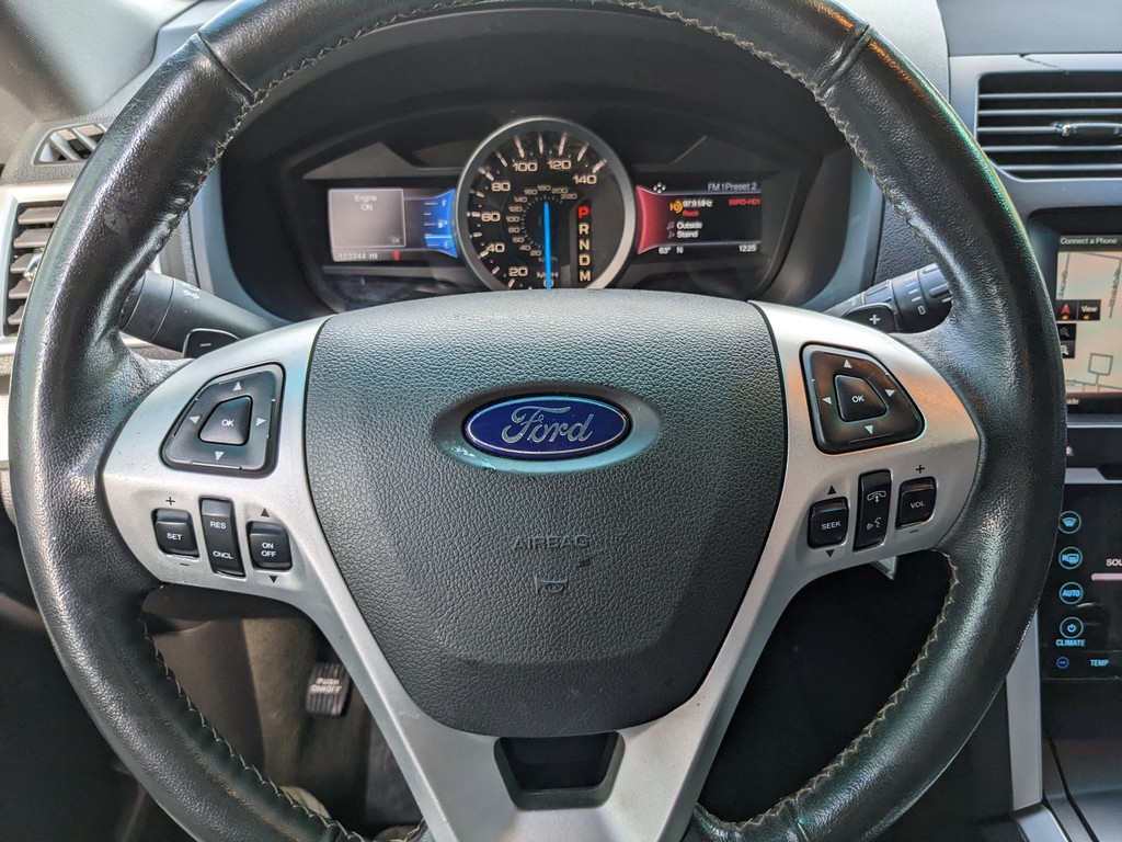 Ford Explorer Vehicle Full-screen Gallery Image 26