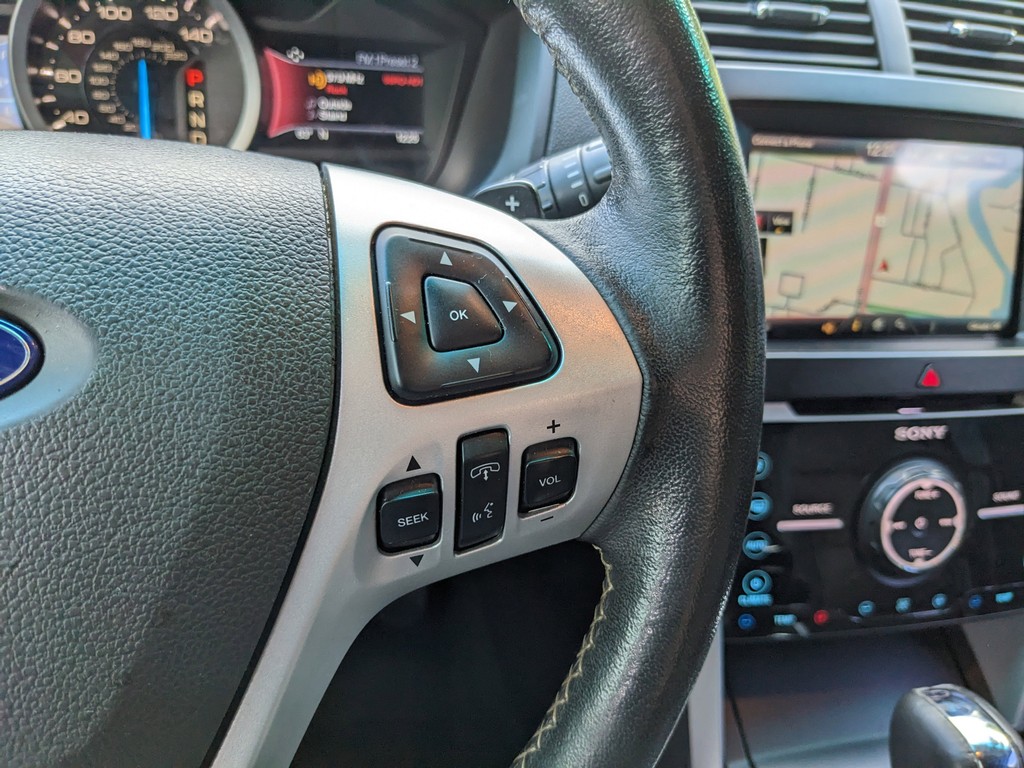 Ford Explorer Vehicle Full-screen Gallery Image 28