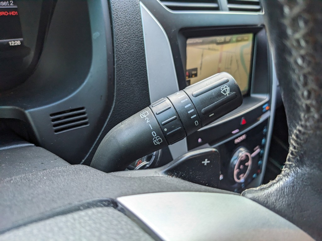 Ford Explorer Vehicle Full-screen Gallery Image 30