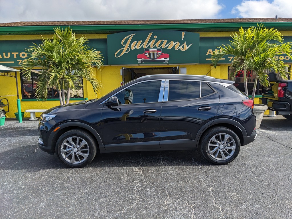 Buick Encore GX Vehicle Full-screen Gallery Image 03