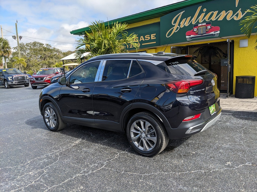 Buick Encore GX Vehicle Full-screen Gallery Image 04