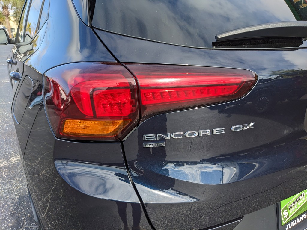 Buick Encore GX Vehicle Full-screen Gallery Image 08