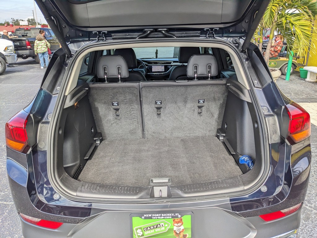 Buick Encore GX Vehicle Full-screen Gallery Image 10