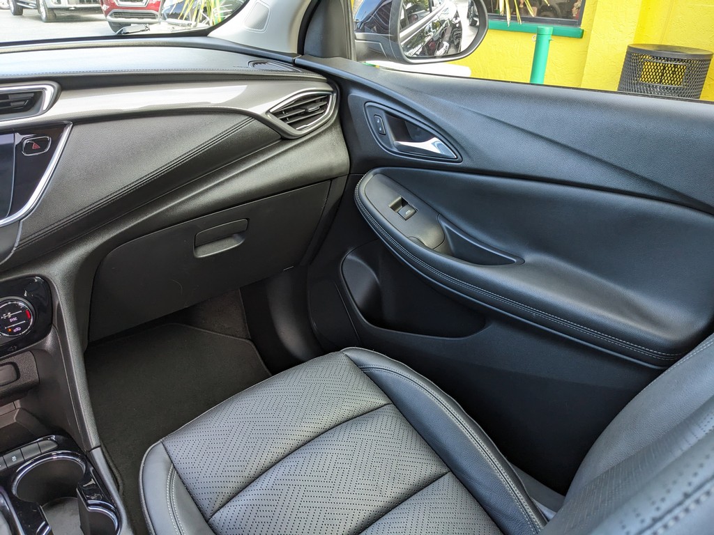 Buick Encore GX Vehicle Full-screen Gallery Image 16