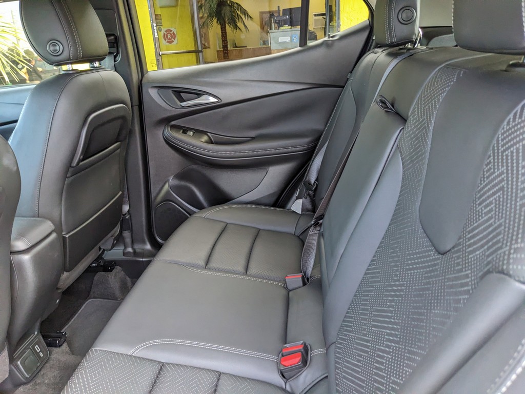 Buick Encore GX Vehicle Full-screen Gallery Image 17