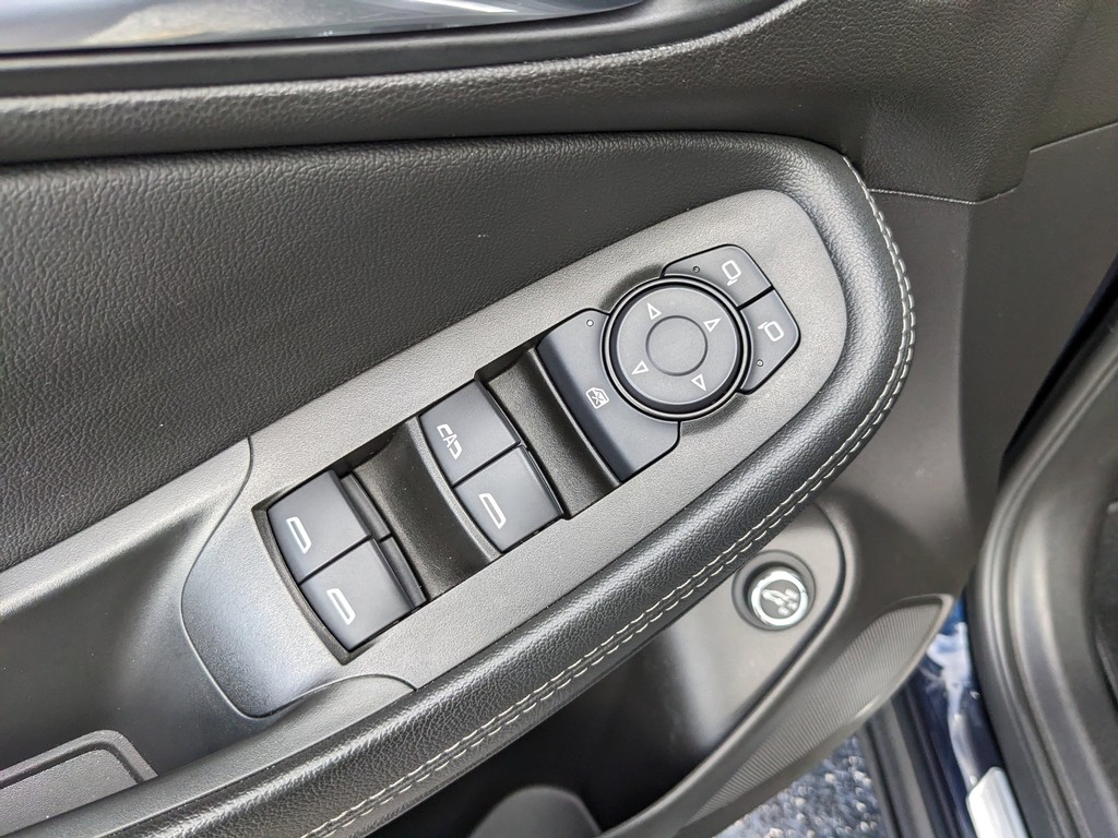Buick Encore GX Vehicle Full-screen Gallery Image 18