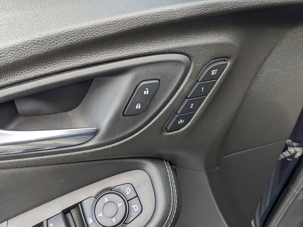 Buick Encore GX Vehicle Full-screen Gallery Image 19
