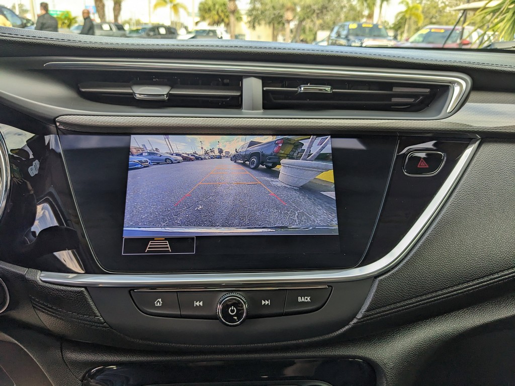 Buick Encore GX Vehicle Full-screen Gallery Image 23