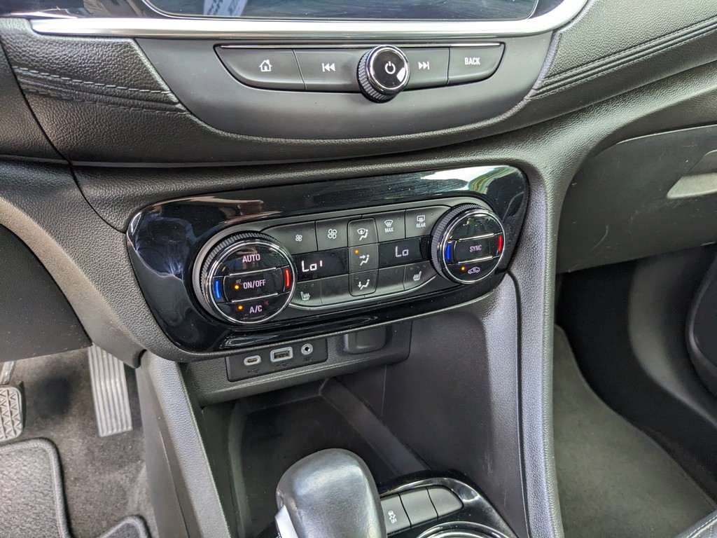 Buick Encore GX Vehicle Full-screen Gallery Image 24