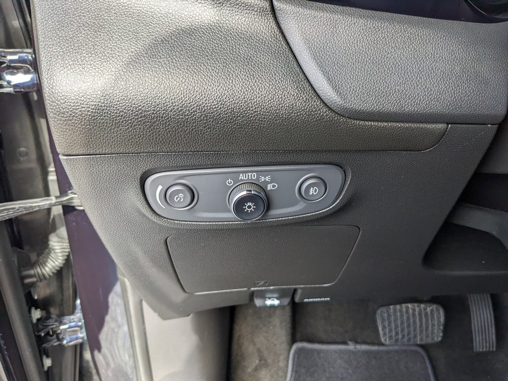 Buick Encore GX Vehicle Full-screen Gallery Image 27