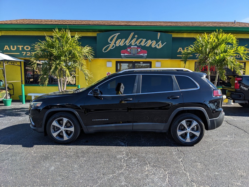 Jeep Cherokee Vehicle Full-screen Gallery Image 03