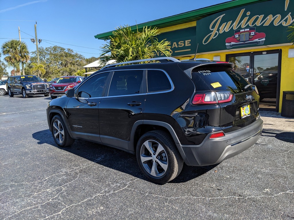 Jeep Cherokee Vehicle Full-screen Gallery Image 04