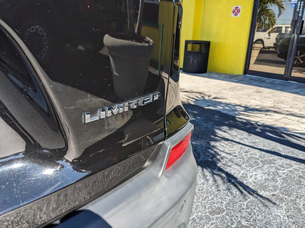 Jeep Cherokee Vehicle Full-screen Gallery Image 06