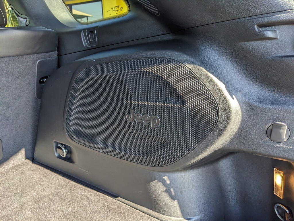 Jeep Cherokee Vehicle Full-screen Gallery Image 13