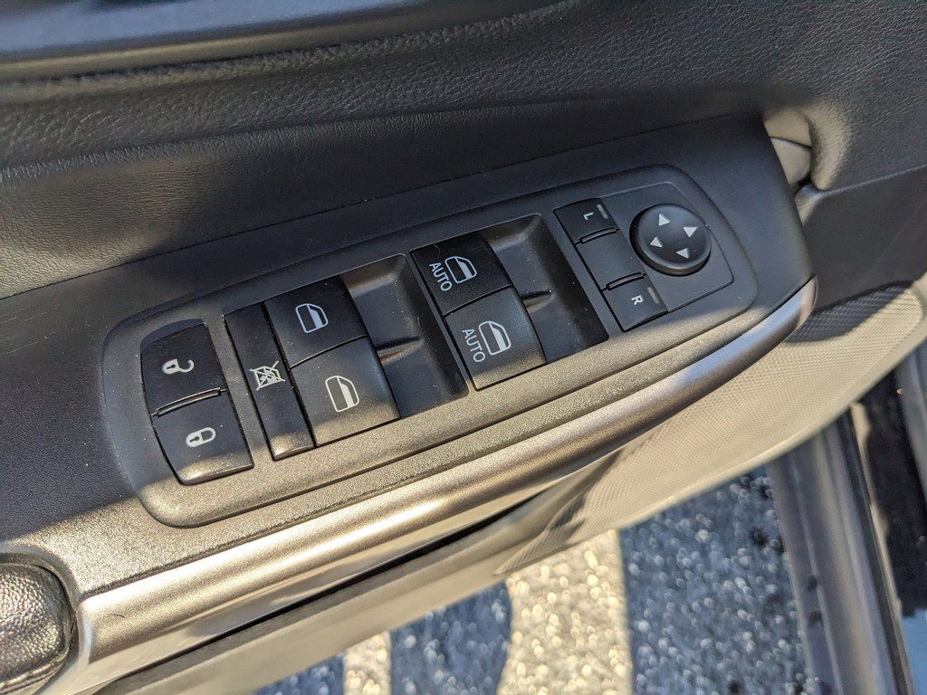 Jeep Cherokee Vehicle Full-screen Gallery Image 20