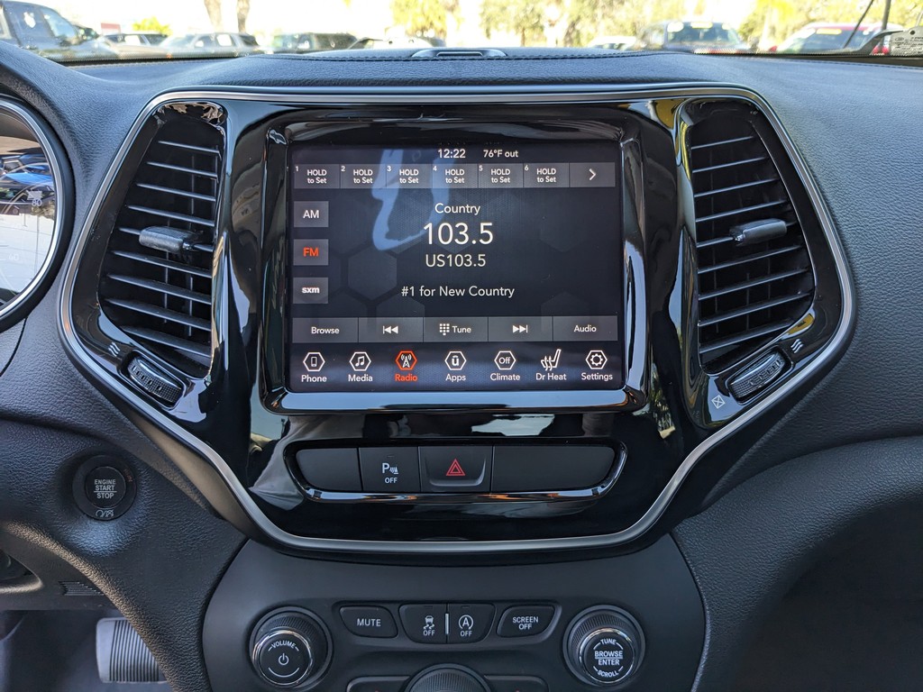 Jeep Cherokee Vehicle Full-screen Gallery Image 23