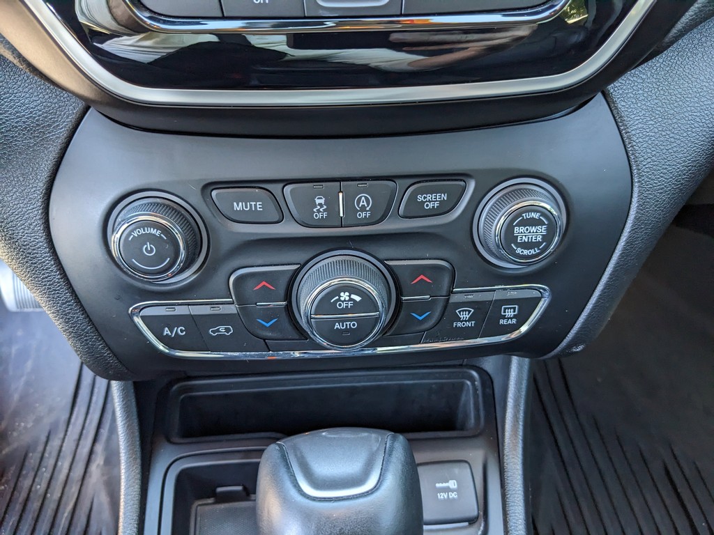 Jeep Cherokee Vehicle Full-screen Gallery Image 25