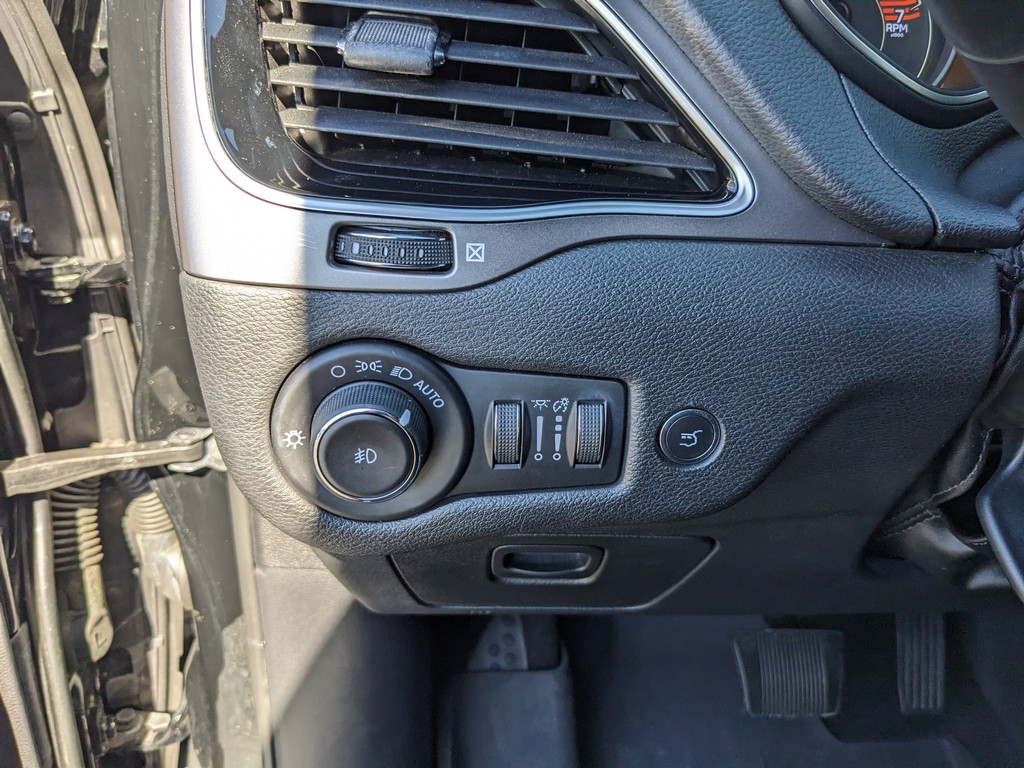 Jeep Cherokee Vehicle Full-screen Gallery Image 27