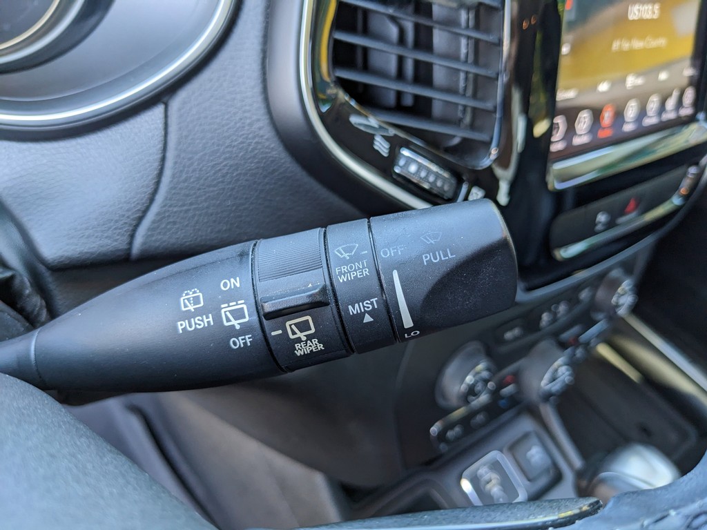 Jeep Cherokee Vehicle Full-screen Gallery Image 32